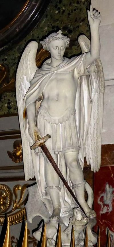 Statue de Saint Michel - Église de Saint Roch - Paris Statue de Saint Michel - Église de Saint Roch - Paris